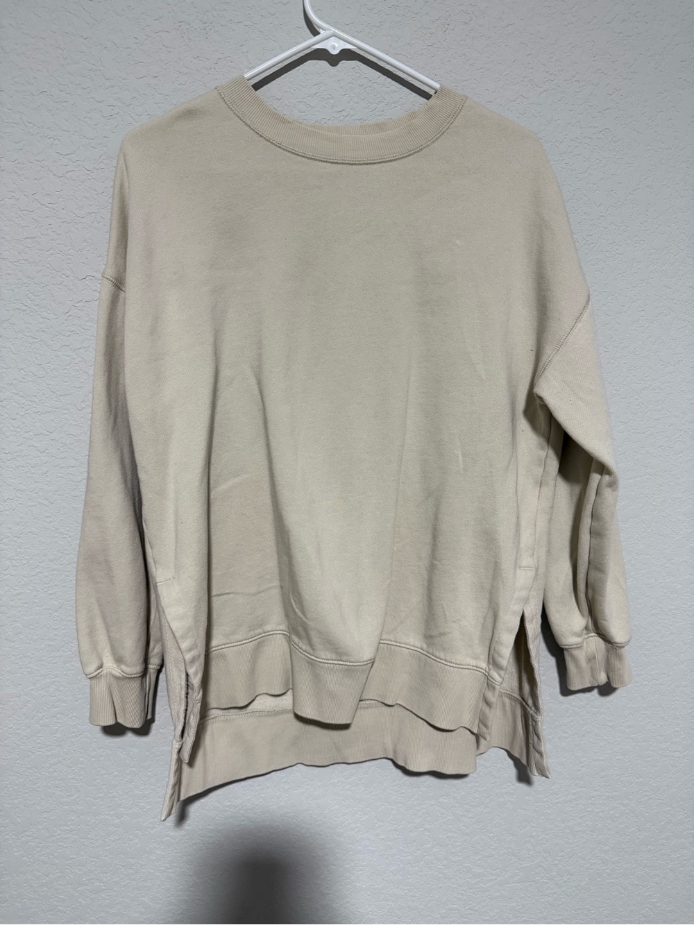 Old Navy Cream Crewneck Pullover Sweatshirt NWOT